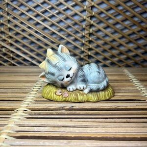 Vintage ceramic sleeping cat figurine kitten bow flowers